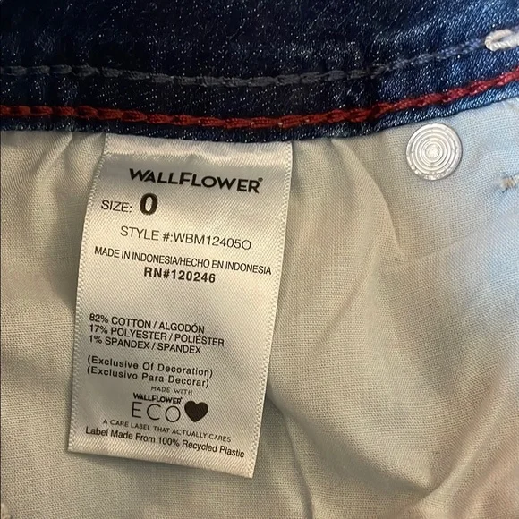 Wallflower The Luscious Curvy Fit Jeans. 0. NWT. - Picture 7 of 12